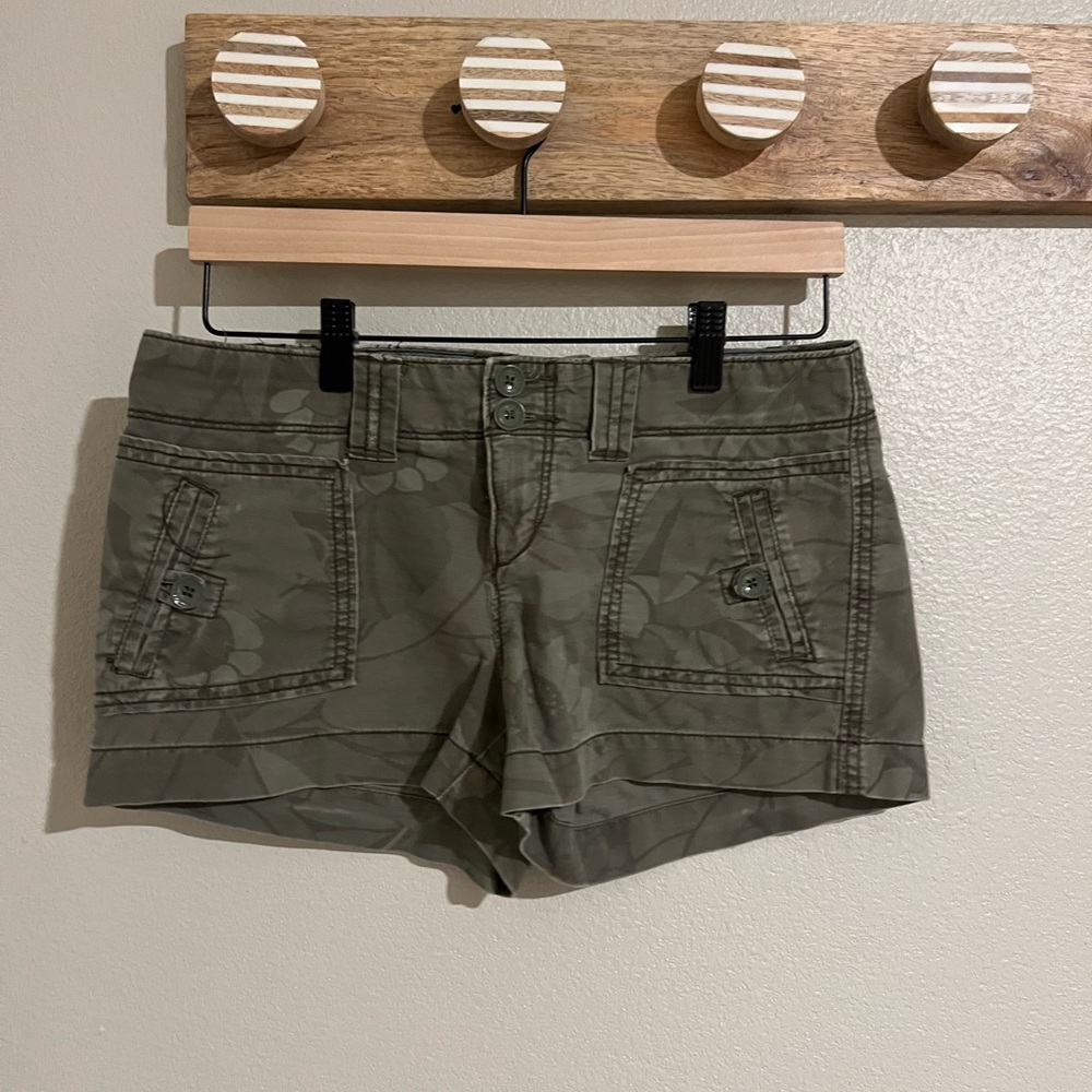 American Eagle Outfitters
Size 4